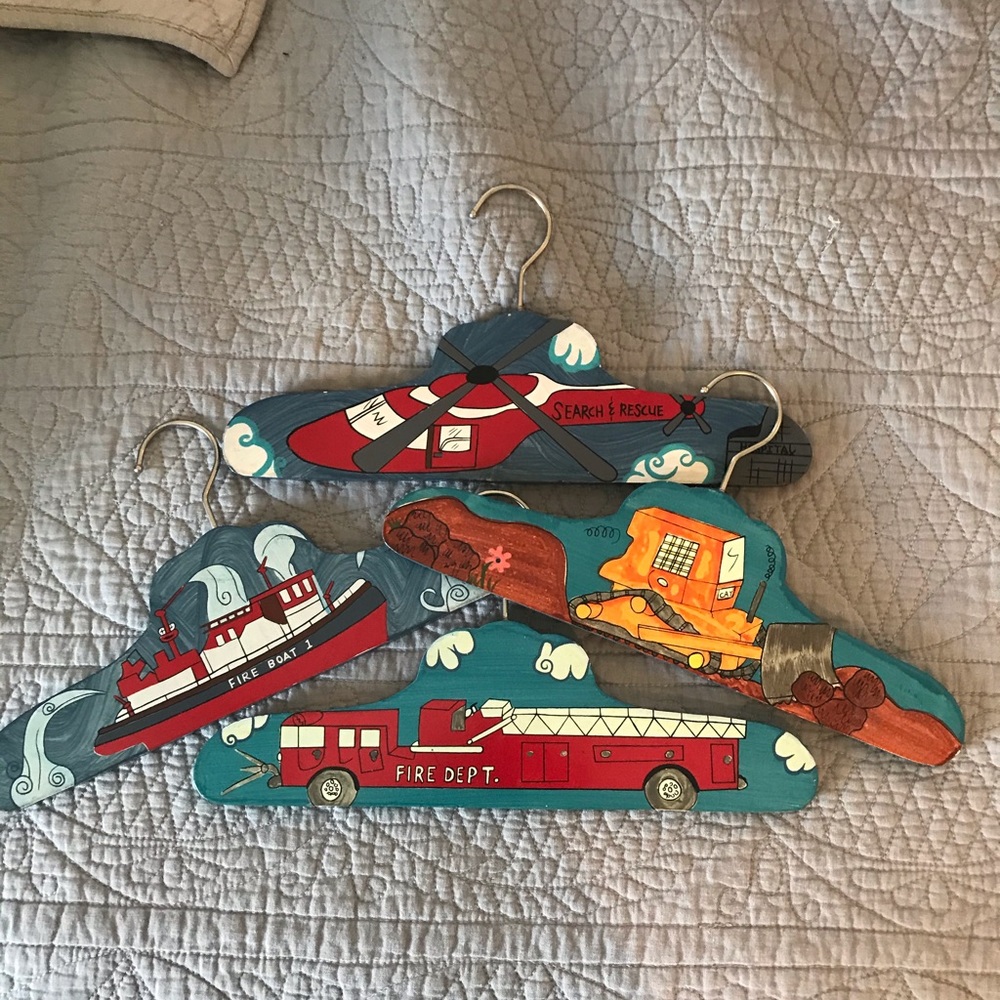 Set of 4 child’s hangers